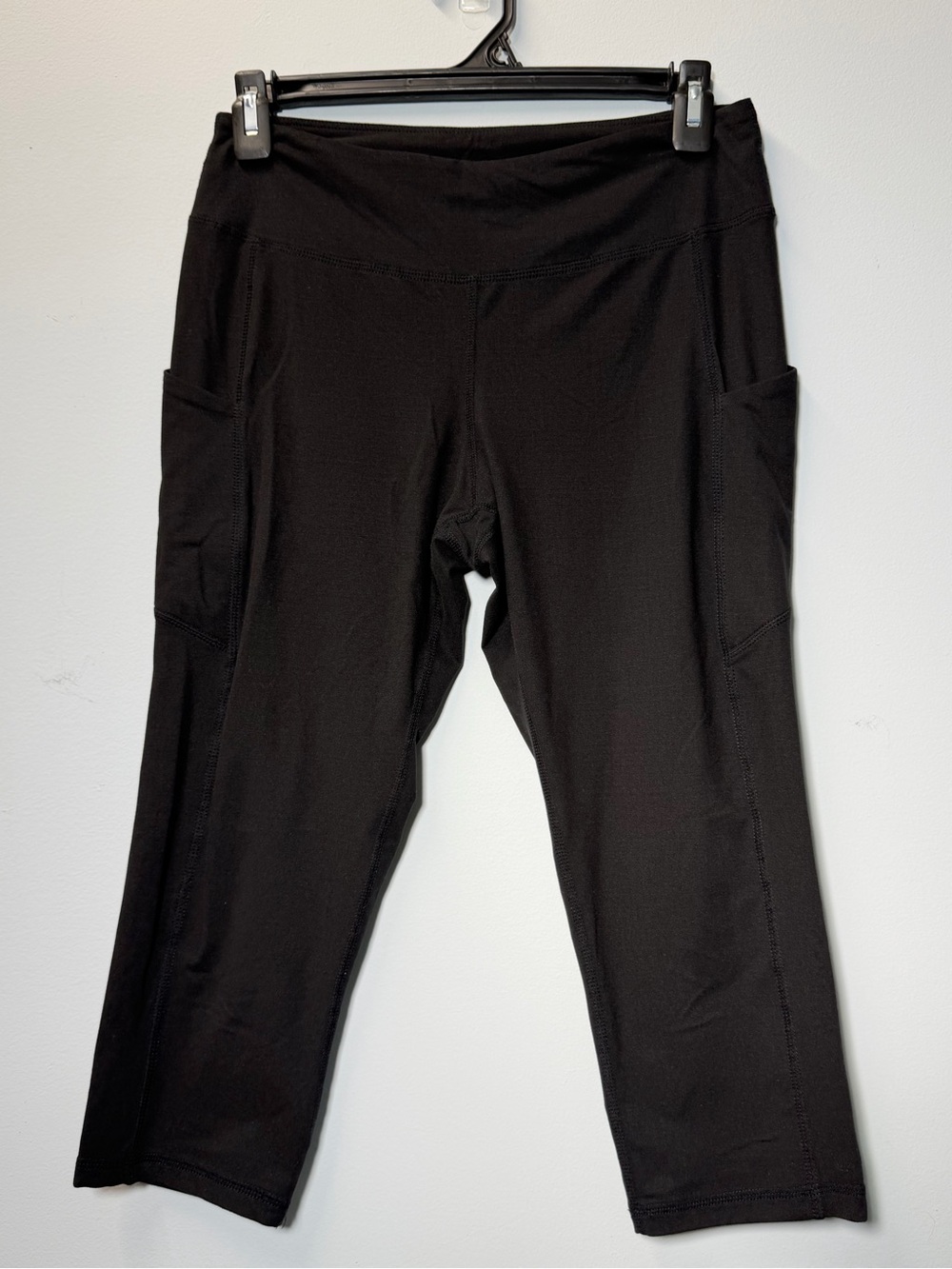 Cropped Capri Athletic Leggings with Side Pockets Black Large